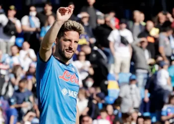 ميرتينز هداف نابولي التاريخي يعتزل كرة القدم