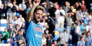 ميرتينز هداف نابولي التاريخي يعتزل كرة القدم