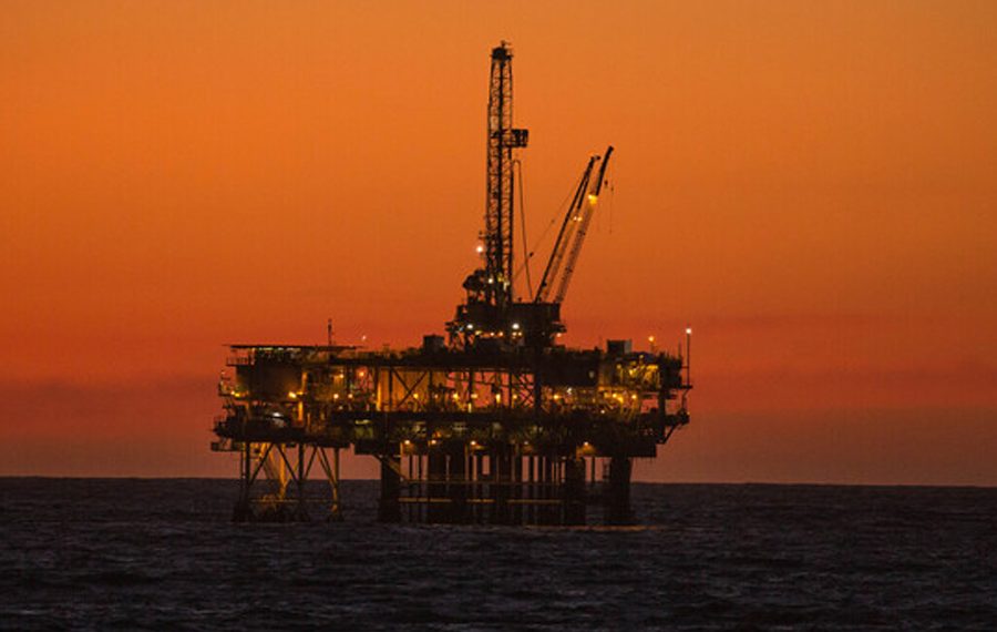 النفط يتراجع بعد مكاسب 4%.. السوق تعيد تقييم مخاطر الإمدادات بفعل التوتر الإيراني الإسرائيلي