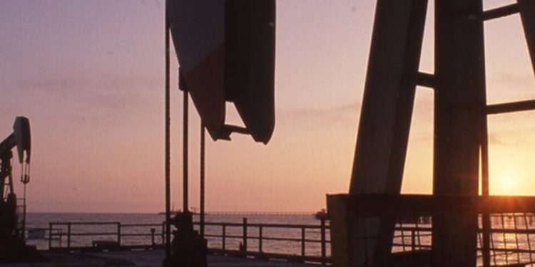 انخفاض أسعار النفط مع ترقب الأسواق قرار ترامب التدخل في المواجهة بين إيران وإسرائيل